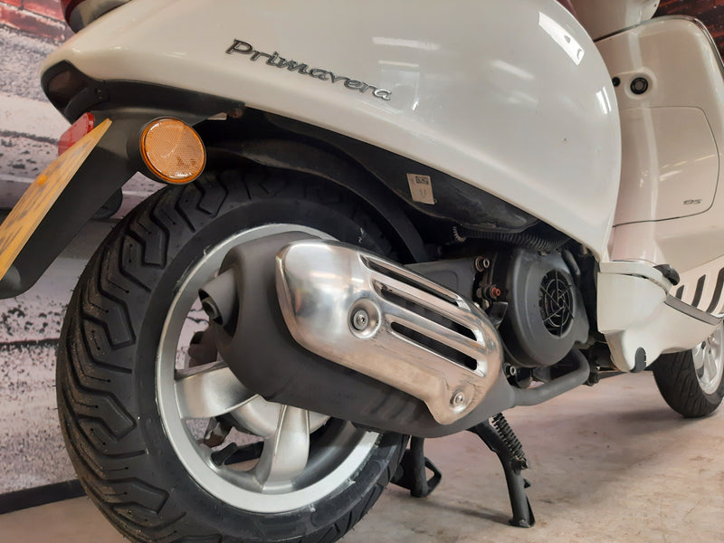 Vespa Primavera 125 White 2017
