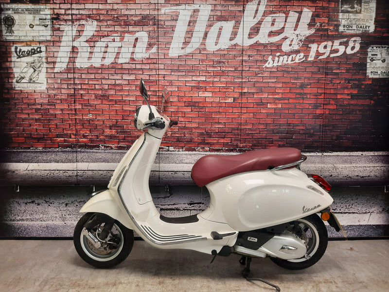 Vespa Primavera 125 White 2017