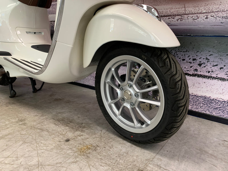 Vespa Primavera 50 in White 2023 Model