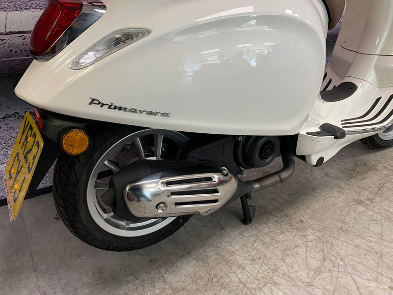 Vespa Primavera 50 in White 2023 Model