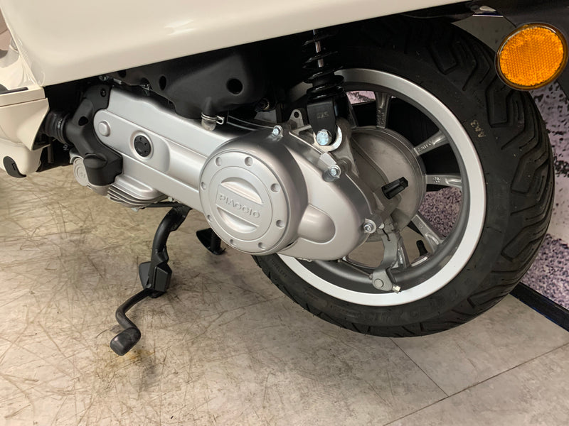 Vespa Primavera 50 in White 2023 Model
