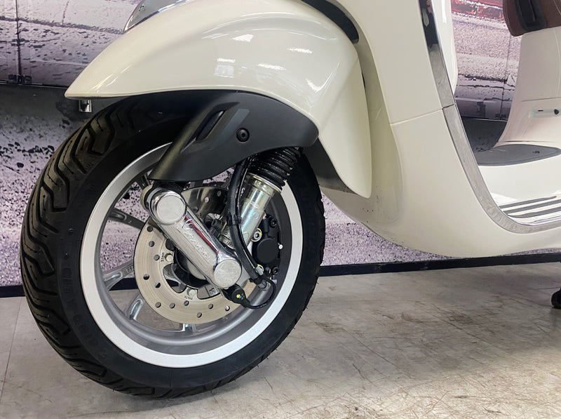 Vespa Primavera 50 in White 2023 Model