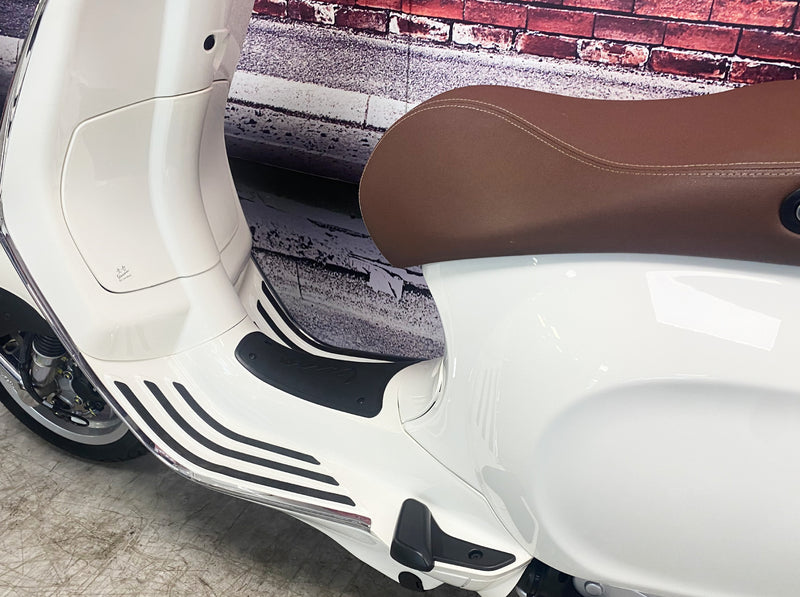 Vespa Primavera 50 in White 2023 Model
