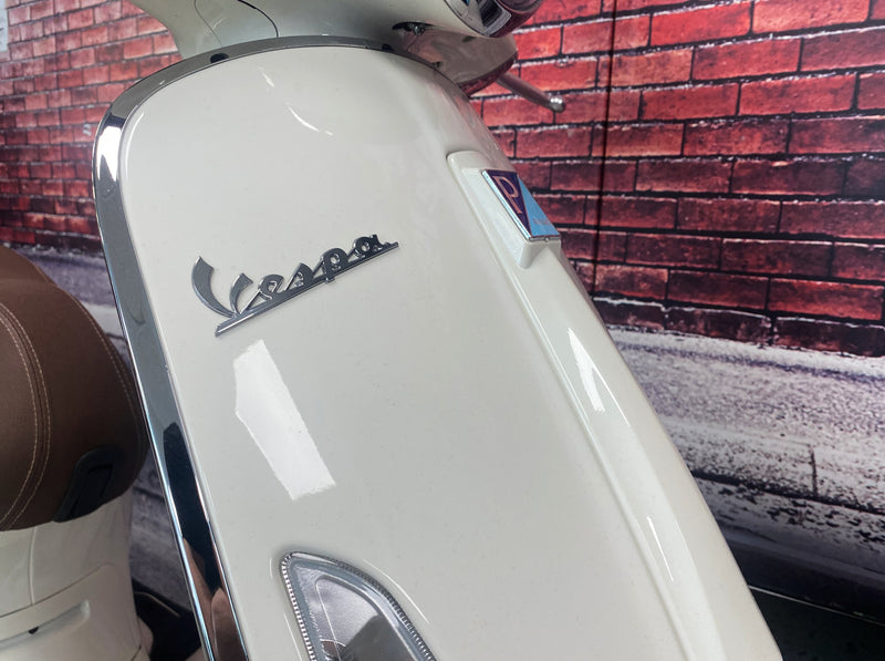 Vespa Primavera 50 in White 2023 Model