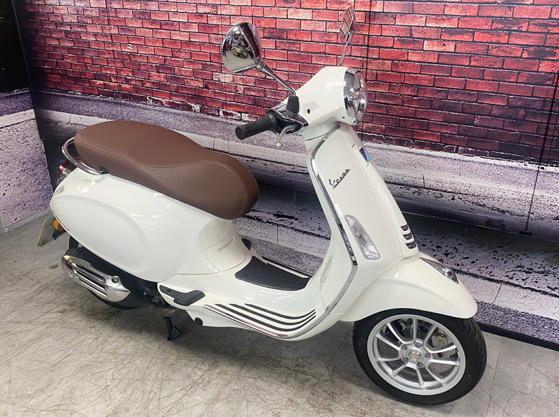 Vespa Primavera 50 in White 2023 Model
