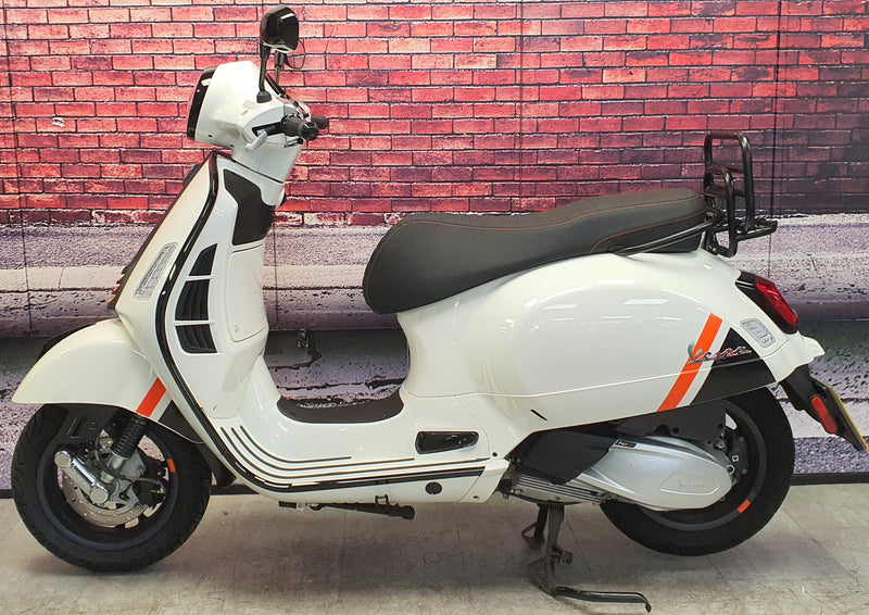 2023 Vespa GTS300 SuperSport RST22 HPE Bianco Innocente. Keyless Model.