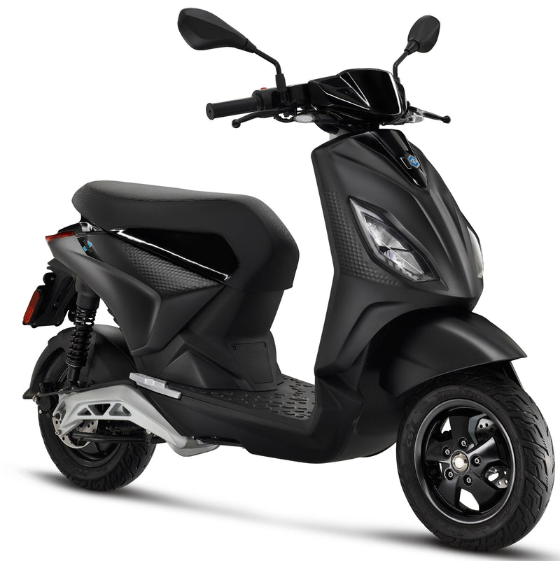 Electric Piaggio 1 Active - Forever Black 2022- £1716 Saving From Brand New - Zero Miles On The Clock.